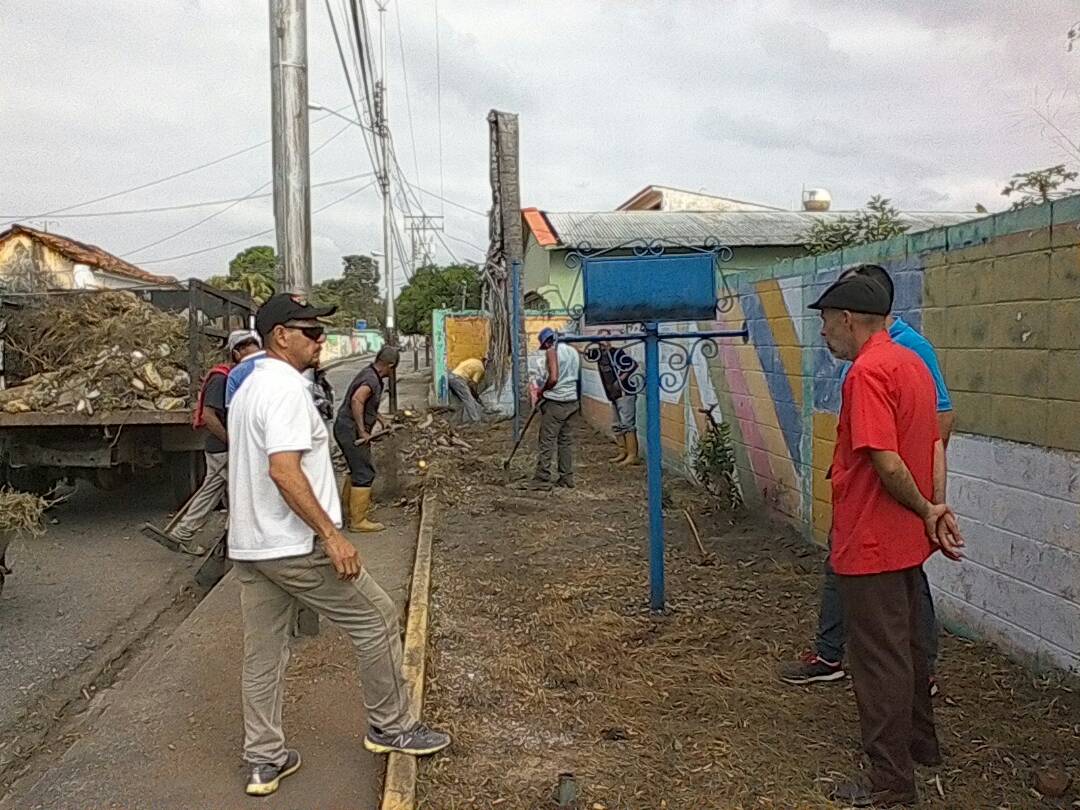 AlemanCBT's tweet photo. #2018pormasvictorias gobierno de calle permanente. Limpiando espacios públicos para el buen vivir @NicolasMaduro   @ErikaPSUV @MargaudPSUV https://t.co/B7eZScbLT2