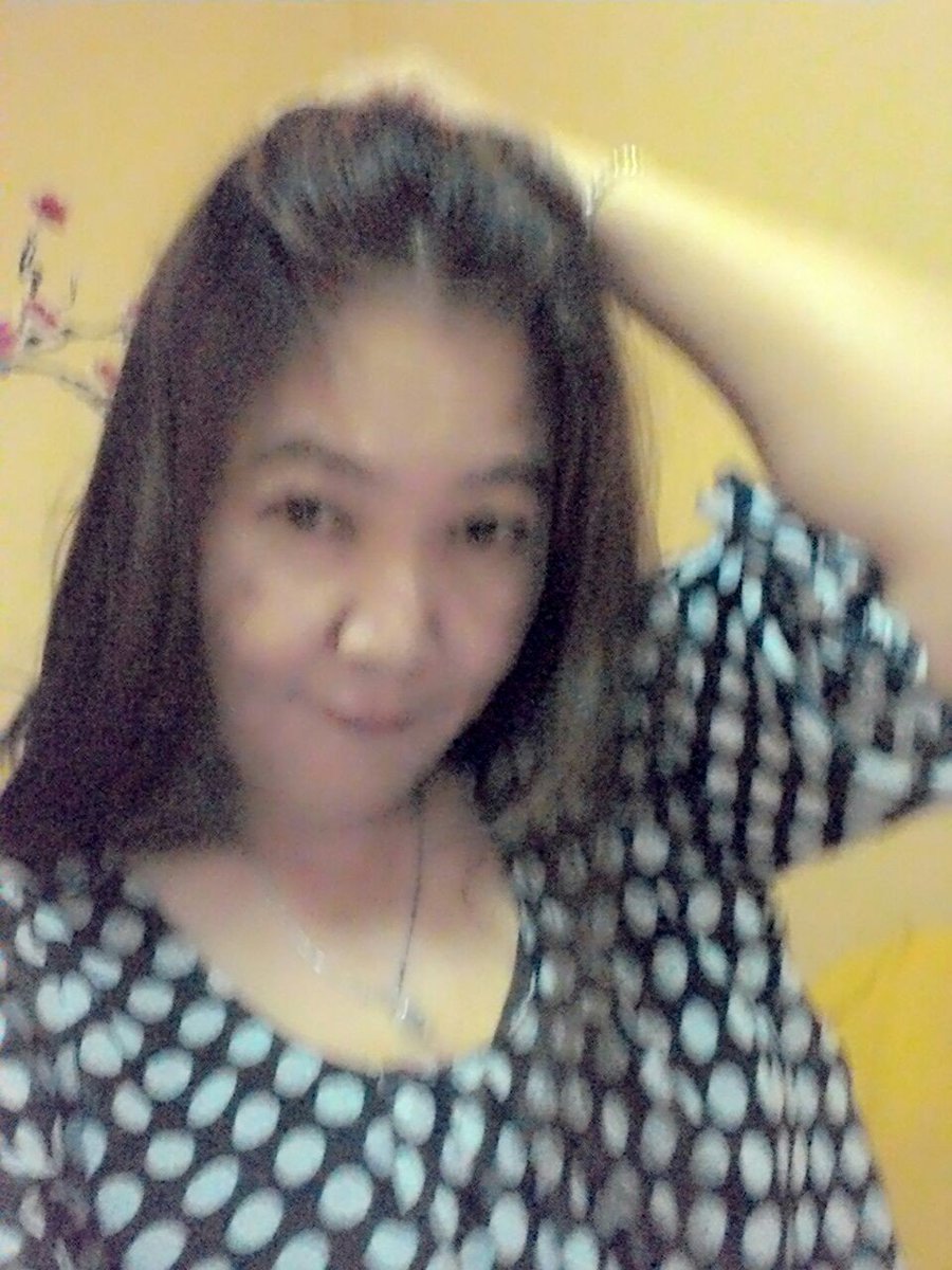 ดีดนอนไม่หลับนั่งส่องรูปป้าเพ็ญในเฟสบุ๊ค อยากจับเลียหีแล้วเย็ดสักที 
หีน่าจะฟิดมันแน่ๆ เป็นหม้าย
ไม่มีผัวมาเกือบ5ปีแล้วมั้ง 
อยากเป็นผัวให้ป้าจัง