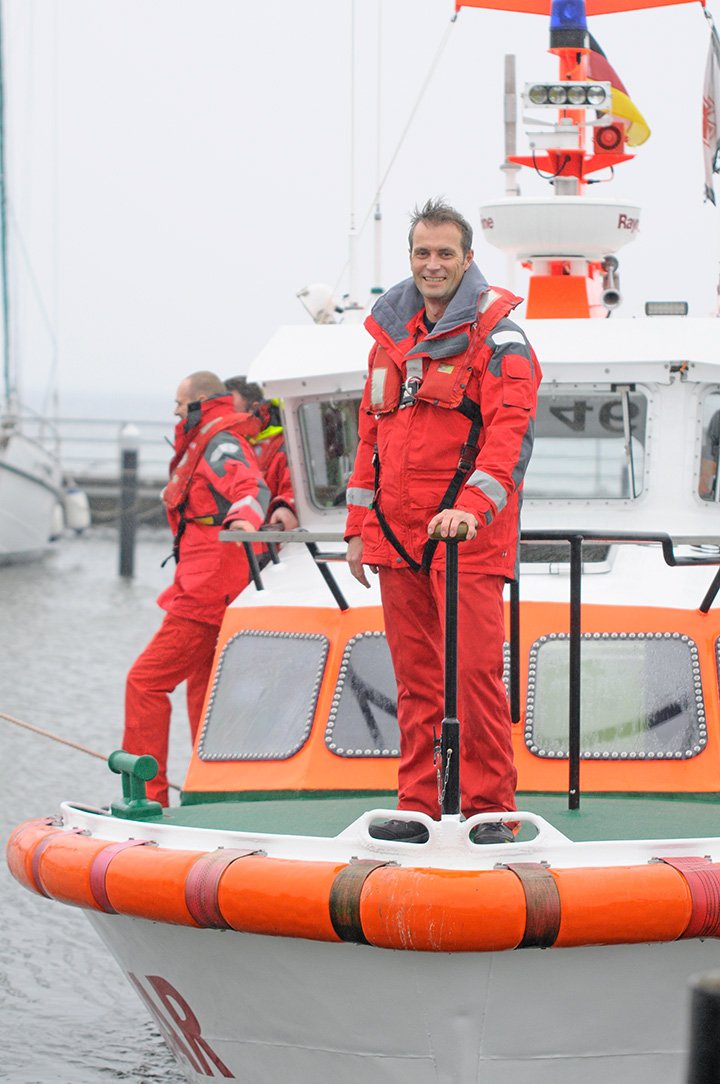 NordHandwerk's tweet photo. Als hätte er als #Schneidwerkzeugmechaniker nicht schon genug zu tun: Oliver Bohn rettet als Vormann der @Seenotretter in der Ostsee Leben! Unser „Ich
&amp; Ich“-Porträt: https://t.co/QVaUDUNzF7 #Langballigau https://t.co/0kDzEDus6U