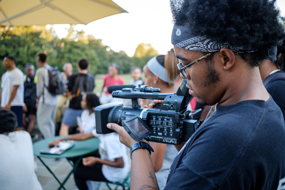 WakePreCollege's tweet photo. Join us this summer for the Documentary Film Institute! You'll learn about various documentary forms, visit local museums and athletic facilities to see how non-fiction storytelling is utilized in the real-world, and create a short film by the end of the week. #WFUSIP #docfilm https://t.co/RRCIKXxtBF