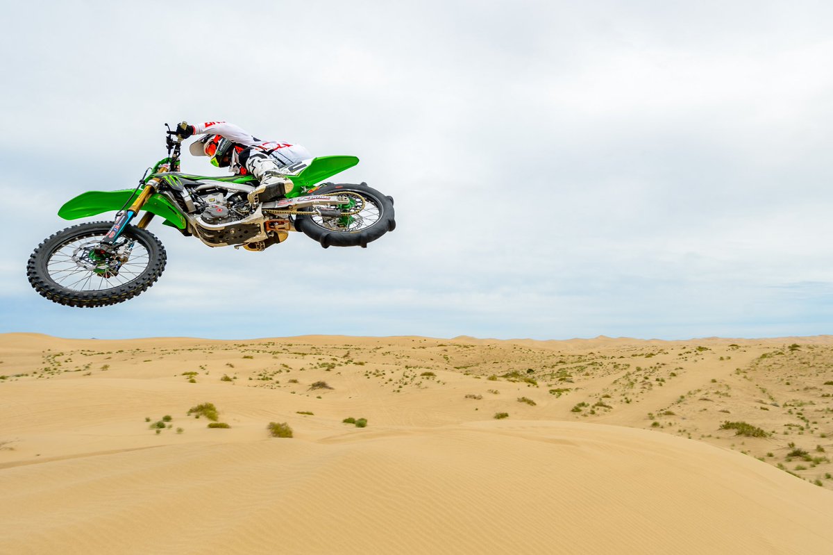 AnswerRacing76's tweet photo. #whipitwednesday from Glamis with @ryan_villopoto2. | #RVxANSWER https://t.co/2F8hEhi0Id