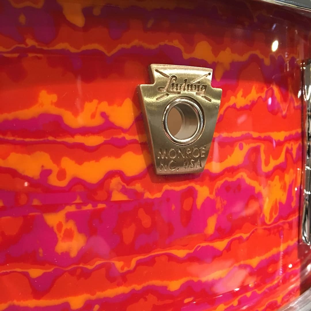 LudwigDrumsHQ's tweet image. Shots of the Ludwig Mod Orange available with all USA Ludwig drumkits! 📸: @bentleysdrumshop 
#LudwigDrums #ModOrange #LegacyMahogany #LegacyMaple #ClassicMaple #ClubDate #KeystoneX #Drums