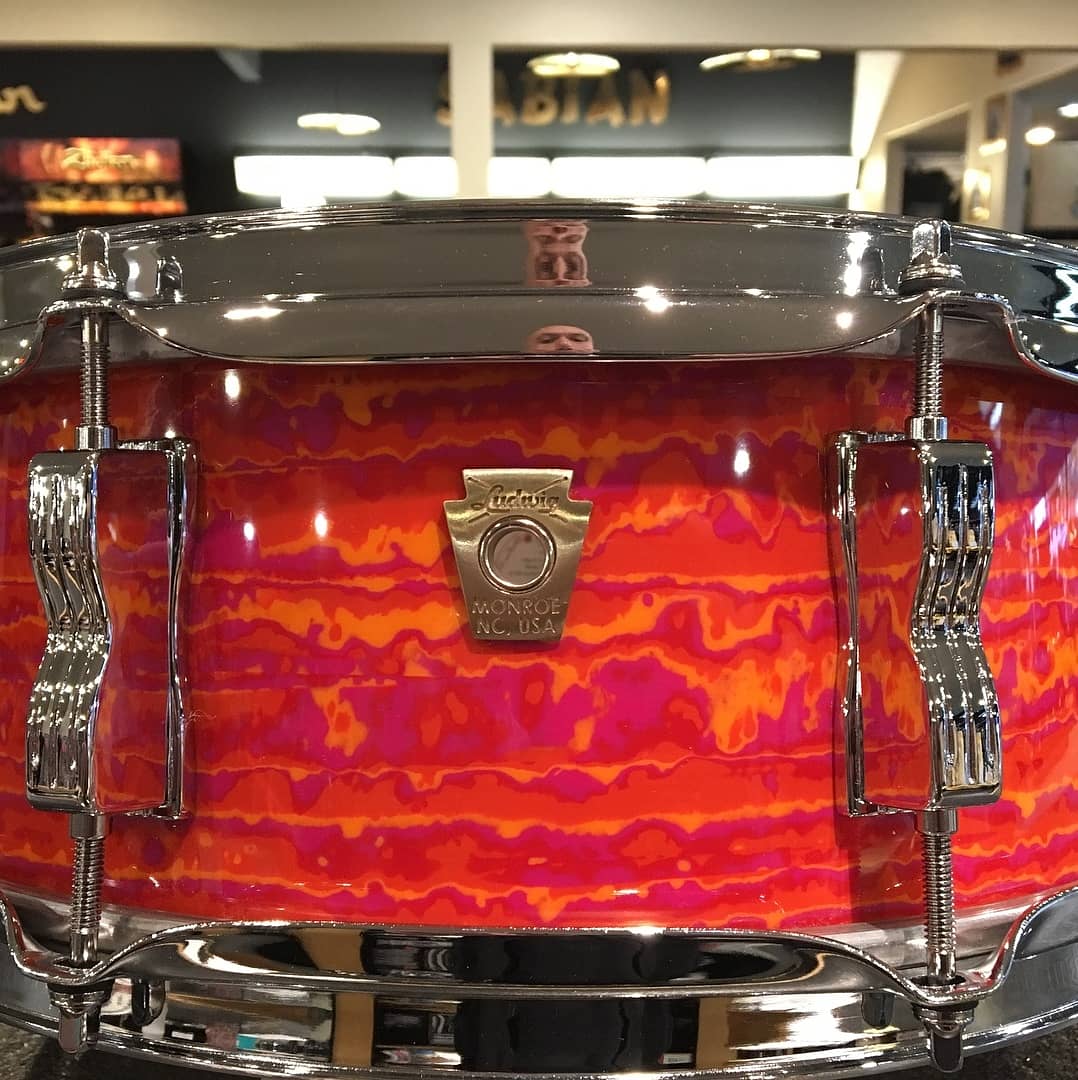 LudwigDrumsHQ's tweet image. Shots of the Ludwig Mod Orange available with all USA Ludwig drumkits! 📸: @bentleysdrumshop 
#LudwigDrums #ModOrange #LegacyMahogany #LegacyMaple #ClassicMaple #ClubDate #KeystoneX #Drums