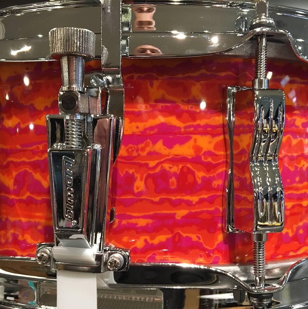 LudwigDrumsHQ's tweet image. Shots of the Ludwig Mod Orange available with all USA Ludwig drumkits! 📸: @bentleysdrumshop 
#LudwigDrums #ModOrange #LegacyMahogany #LegacyMaple #ClassicMaple #ClubDate #KeystoneX #Drums