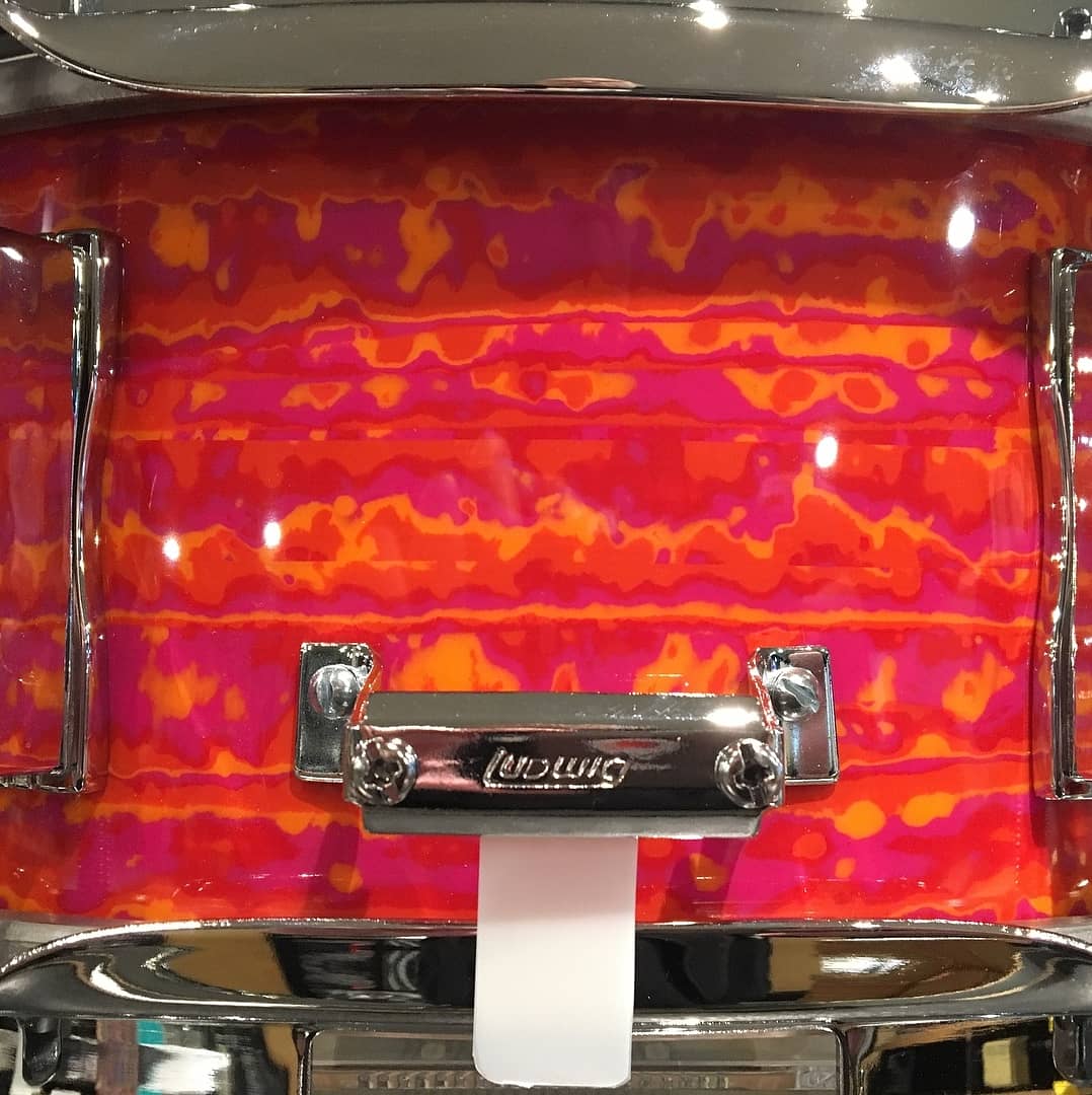 LudwigDrumsHQ's tweet image. Shots of the Ludwig Mod Orange available with all USA Ludwig drumkits! 📸: @bentleysdrumshop 
#LudwigDrums #ModOrange #LegacyMahogany #LegacyMaple #ClassicMaple #ClubDate #KeystoneX #Drums