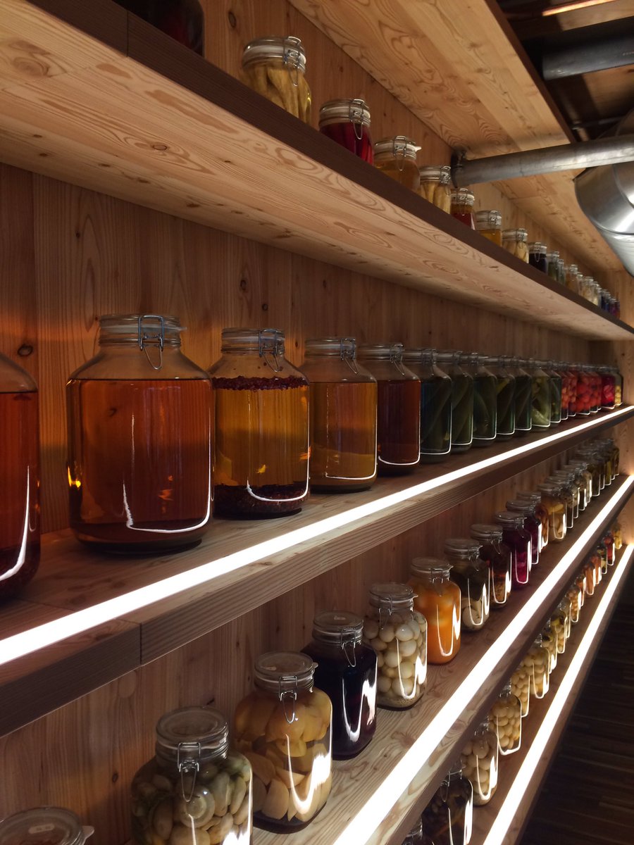 Vandaag <a href="/FRISRealPeople/">FRIS | Real People</a> MVO stagiair Christel meegenomen naar het circulair gebouwde Circl van <a href="/ABNAMRO/">ABN AMRO</a>. Gaaf gebouw! #inspiratie #toekomst