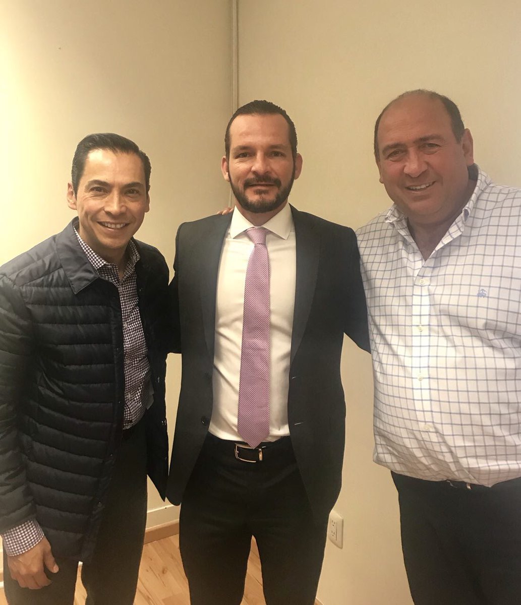 Juanqro's tweet photo. Gracias por productiva reunión a @carlosiriarte_ @rubenmoreiravdz Este 2018 ganaremos por México y por Querétaro https://t.co/0hNRZbJgtH