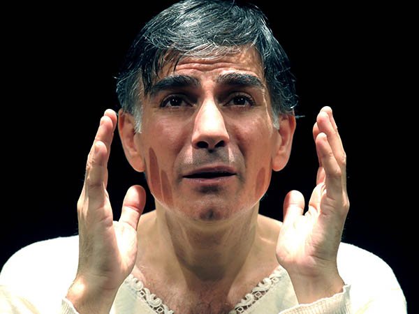 DOVE SIAMO A GENNAIO 2018
> SAMBUCA DI SICILIA(AG), Teatro Comunale con MASCULU E FìAMMINA
>CATANZARO, Teatro Comunale con LA BORTO #oscenica 
#saveriolaruina #scenaverticale