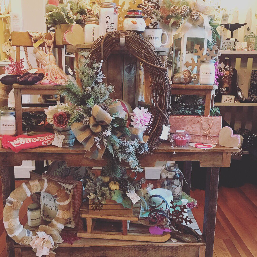abloomingdaisy's tweet photo. Valentines Day decor is arriving daily #valentinesday #homedecor #shoplocal #keepcottlevillecool https://t.co/ssDgLb804e