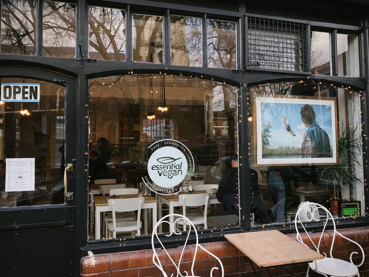 IYL Showcase London 2017 - Finalist Emmanuel Rosario up <a href="/EssentialVegan/">Essential Vegan</a> until 5th January 2018. Co-curated by <a href="/HUCKmagazine/">huck</a> More info: ... splashthat.com/sites/view/ify …