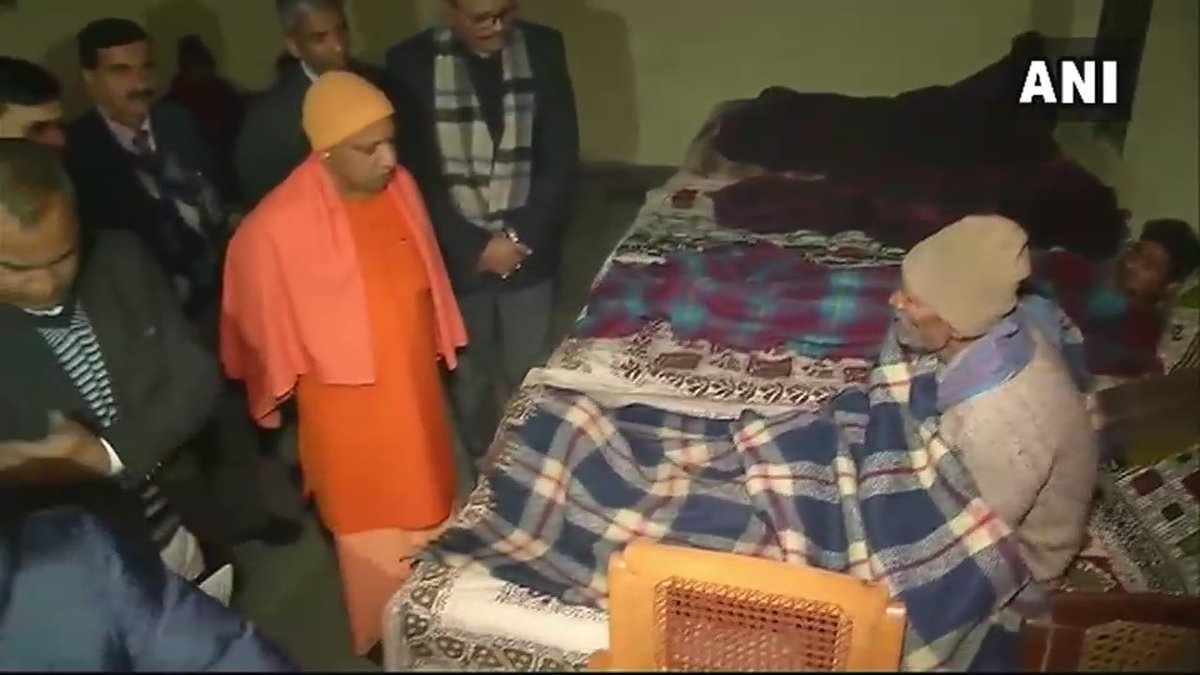 ANINewsUP's tweet photo. Lucknow: Uttar Pradesh chief minister Yogi Adityanath conducted surprise visit to check facilities at night shelter for homeless near Balrampur hospital https://t.co/2HcJUyQTki