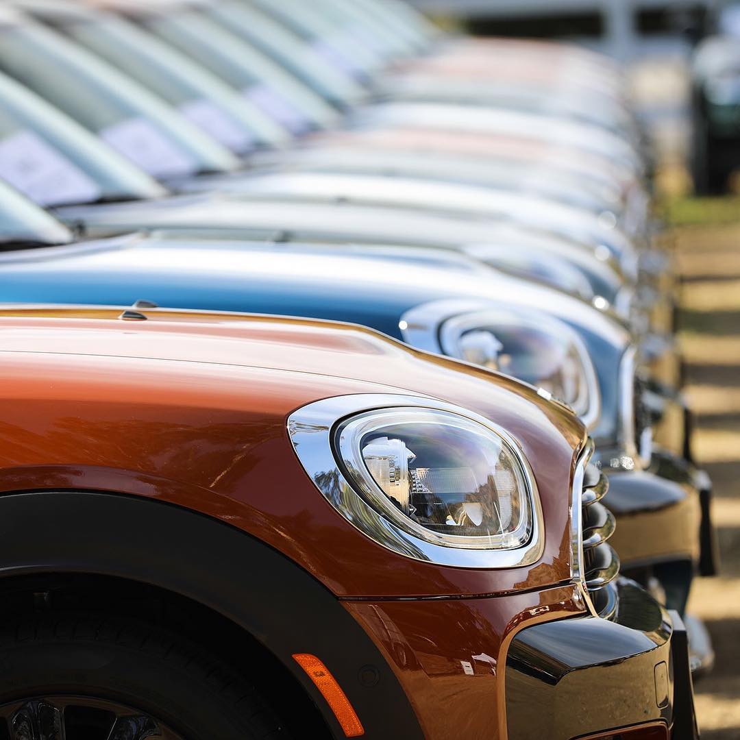 MINI_br's tweet photo. Aquela fila de carros que você respeita! Qual o seu MINI favorito? https://t.co/nP0ErxXgqU