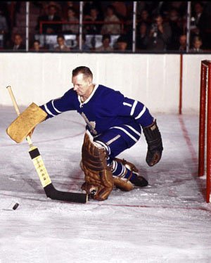 SharonBarkley's tweet photo. Thinking of #JohnnyBower . My father, photographer, Hal Barkley took some wonderful photos of this great ambassador. @HelenMannCBC @sbarkley66 @RickDiLorenzo @GaryCarrHalton @Colin1Best  Wish I could join my brother Rob at the ACC this afternoon! https://t.co/VKCxoZ3Ioq