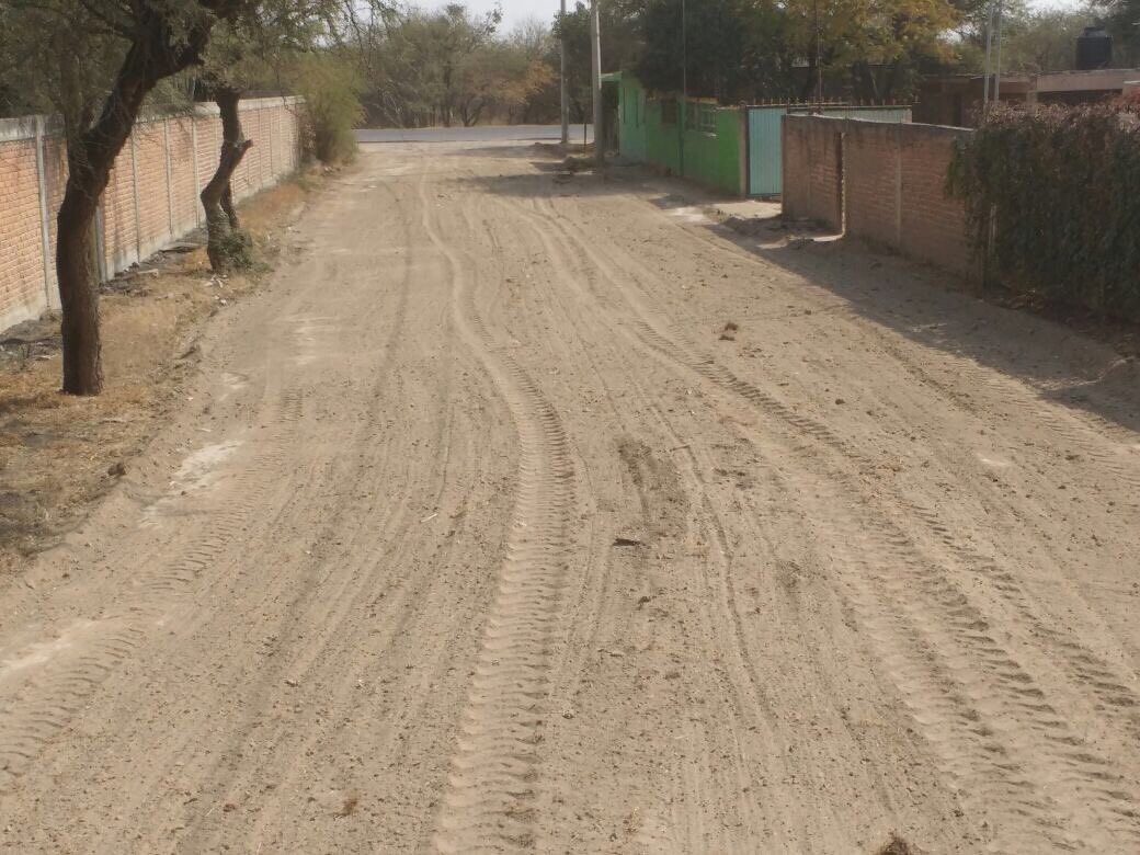 Rural_Leon's tweet photo. Arrancamos el año con #BuenasNoticias trabajamos en el mantenimiento de calles en la comunidad de Nuevo Lindero en beneficio de sus habitantes. #TransformandoTuComunidad https://t.co/XR8BTMdw6R