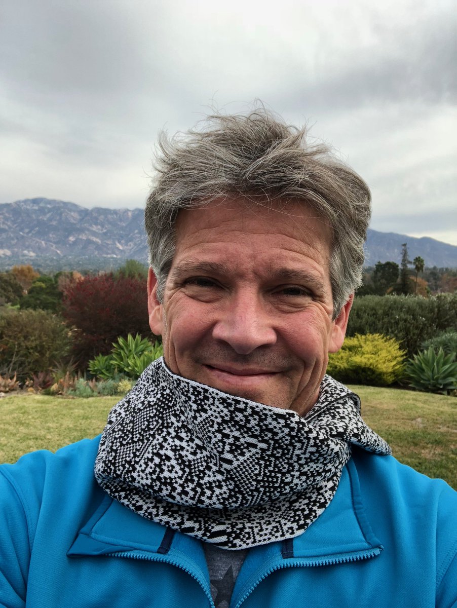 rwhite5279's tweet image. Cellular automata Rule 105! Thanks @fbz for the @KnitYak scarf—it’s beautiful. My CS students at @PasadenaPoly will be studying this! #POLYSolves