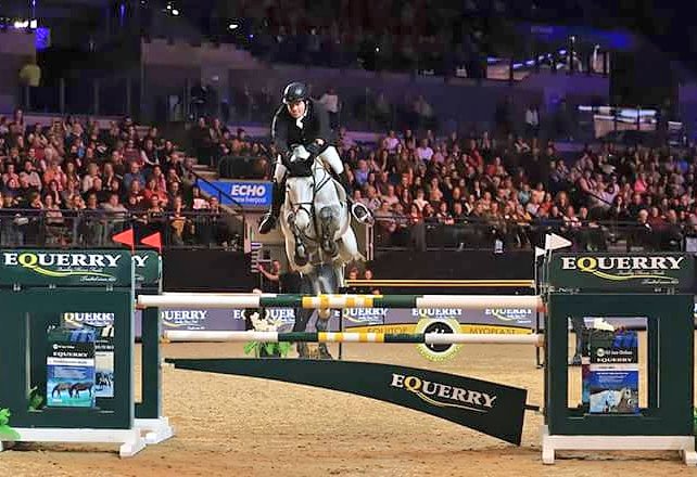 Jumpernewz's tweet photo. Jake Saywell (GBR) &amp; Havinia van de Roshoeve won the Liverpool International Grand Prix CSI U-25 last Thursday @LiverpoolInt Horse Show CSI 4* in England.
Pic: © @LiverpoolInt
#jumpernews
#showjumping
#LIHS2017 https://t.co/1gNyFI2qMJ