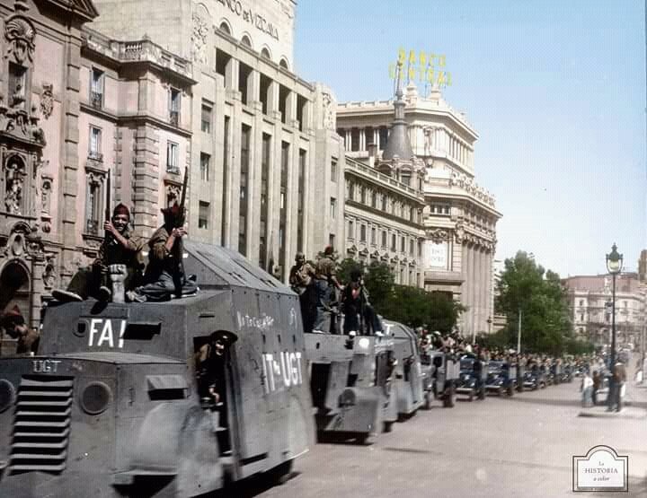Después de un gran parón volvemos a la carga.
¿Tenéis ganas de volver a leer nuestros tweets?
Nos quedan tres meses intensos.

En la imagen la Columna Durruti en la calle Alcalá a su llegada a Madrid, 1936.
