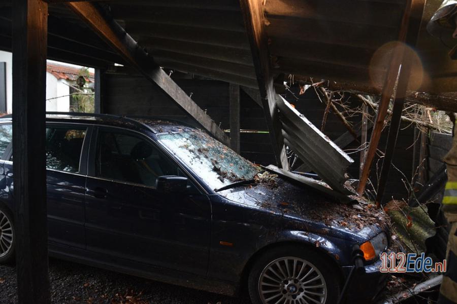 🚨 Boom valt op carport in Harskamp 112.press/Q8khzy #Harskamp #112Nieuws https://t.co/kW89HpW8q9