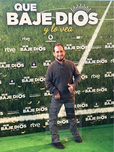 butacaybutacon's tweet photo. ¿Necesitas la letra para un himno de fútbol? Fijo que el crack de @Langui_Oficial compone una letra con ritmo para #ButacayButacon y sino #QueBajeDiosYLoVea , este viernes estreno en todas las carteleras españolas. Una comedia de @currovelazquez https://t.co/GcYqOgYTZy