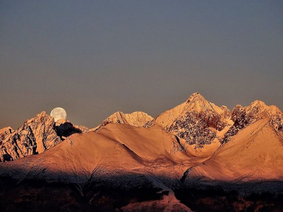 GORSKI_SWIAT's tweet photo. zapraszamy na #TATRY z księżycem minionej nocy
@KZiemiec https://t.co/Z3rEM1Xi8s