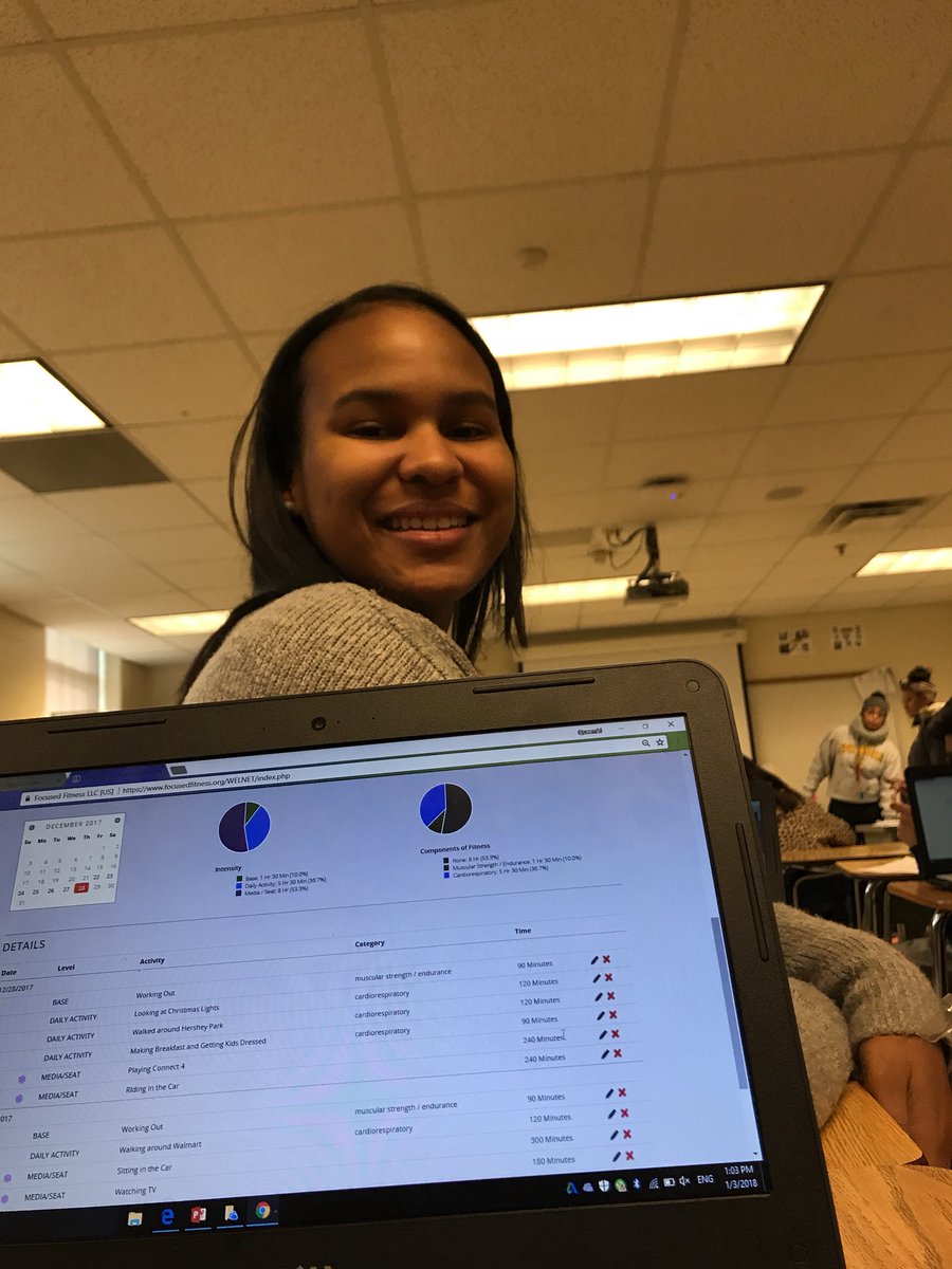 AiryJanae's tweet photo. Hanging out with @ehhhrinn follow her  I guess....... https://t.co/E4DaxHEiax