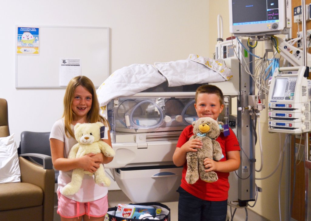 theteamrev's tweet image. Start 'em young! RT @HRH_Foundation THANK YOU Ethan and Madison, for bringing gifts for @HRHospital’s #NICU babies and nursing staff!