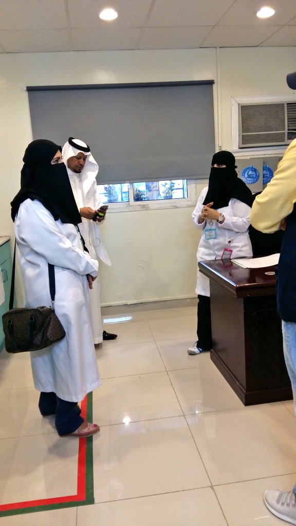 HealthCenterEaE's tweet photo. #مستشفى_شرق_جدة 
#مركز_صحي_شرق_الخط 
قام مساعد المدير التنفيذي لمستشفي شرق جده لشئون المراكز د. ريما العرادي وبرفقها  رؤساء الأقسام الفنيه بالمستشفى  اليوم بجوله وقامت بجوله تقفديه علي جميع اقسام المركز و في نهاية الزيارة قدمت الشكر لادارة المركز ومنسوبيه على التطور الملحوظ https://t.co/TqM4XkAlmX
