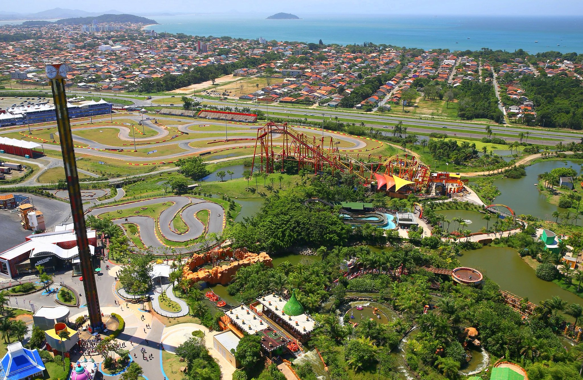 Beto Carrero World on X: A Big Tower é um prato cheio para quem ama  brinquedos radicais! Lá de cima você ainda pode apreciar as belas paisagens  e praias de Penha. Vamos?