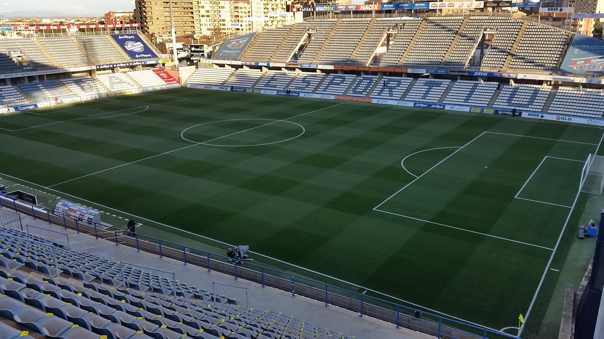 Césped preparado en el Camp d'Esports para el <a href="/Lleida_Esportiu/">Lleida Esportiu</a>  vs <a href="/Atleti/">Atlético de Madrid</a>