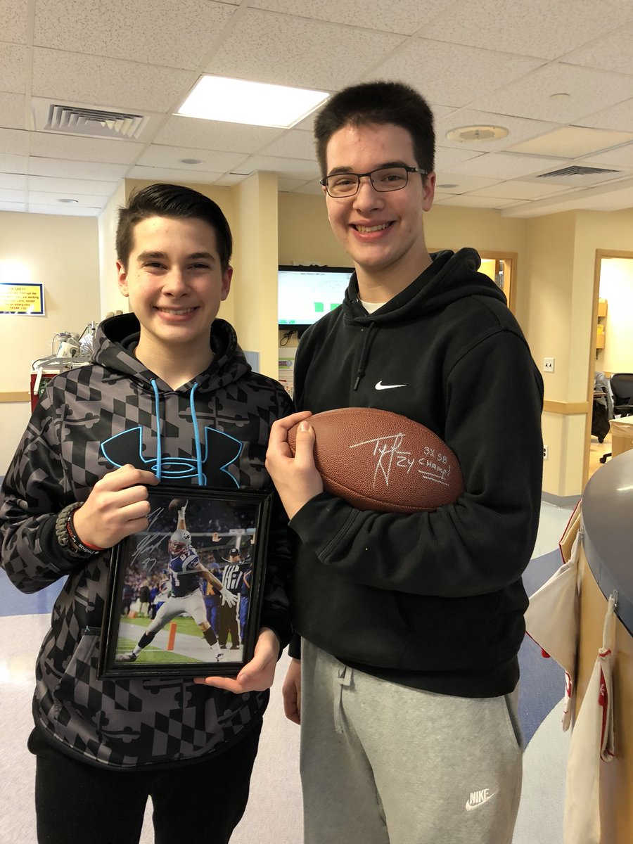 enduretocure's tweet photo. While we were postponed a day due to a Christmas morning snowstorm in Boston, we visited Floating Hospital for Children at Tufts Medical Center to hand out holiday gifts to kids in cancer treatment and their families. So many smiles. Thank you, donors &amp; #TeamE2C members! https://t.co/PWVV2B16AS