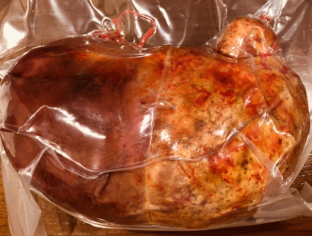 Lapasopas's tweet image. Y otro año que podremos celebrar el día de Reyes Magos comiendo #botelo o #botillo. Ahora que en casa ya no hay matanza es posible gracias a la calidad de embutidoshervella.com  😋