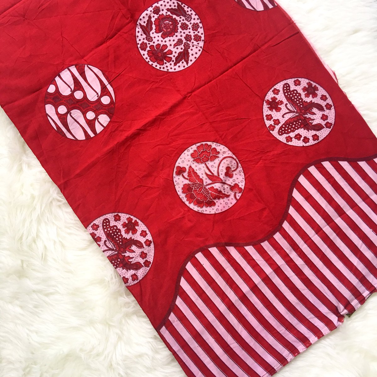 RedbloomStore's tweet photo. Bahan : Paris
Ukuran: 2,4m x 1,1m
Harga: 112rb
Jenis batik: cap
.
.
#jualbatik #kainbatik #kainbatikmurah #batikseragam #batikkerja #batikjogja #batiksolo #adsreseller #twitreseller https://t.co/YCZppd97VN