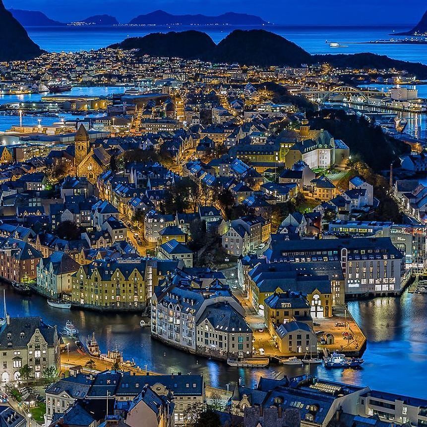 Risultati immagini per alesund norvegia ovest