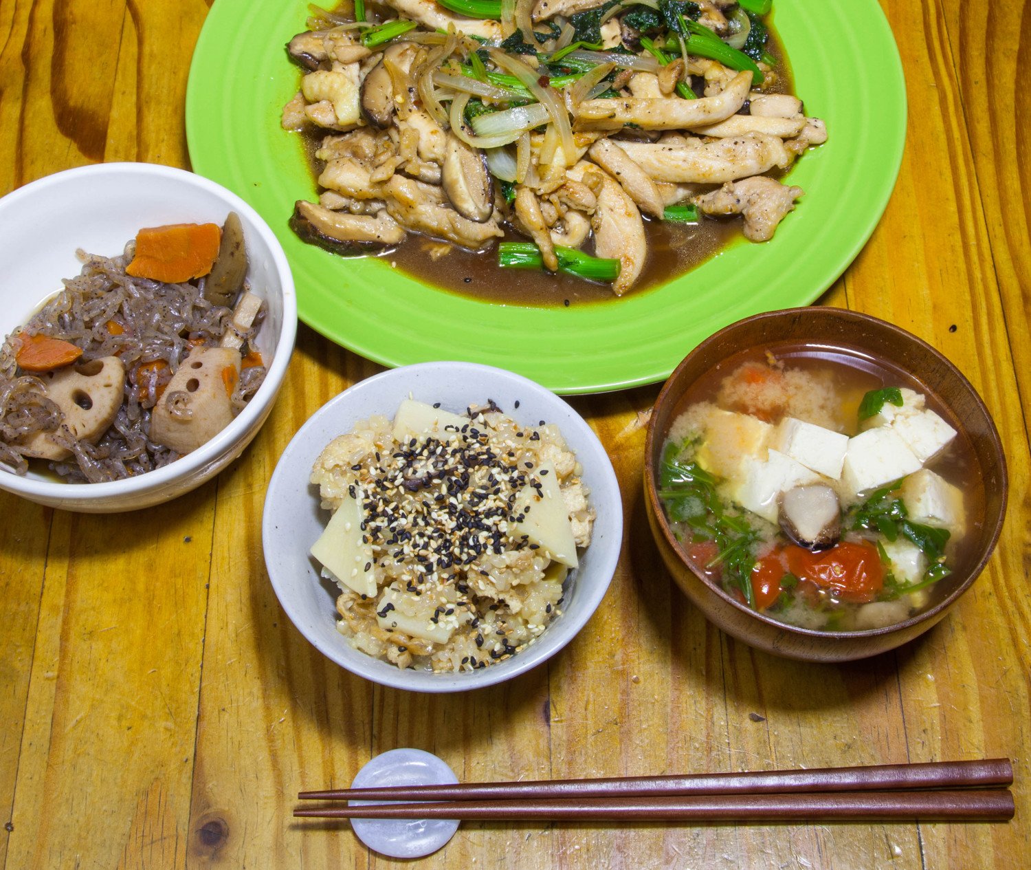 Masahito Sato على تويتر 1月2日の 夕食 一見普通の和食 筍おこわ 残り物の煮物 鶏肉とシイタケ ブロッコレッティ の炒め物 チェリートマト と豆腐 ルッコラ の味噌汁 トマトの味噌汁は結構おいしかった ブロッコレッティは炒め物に最高 T