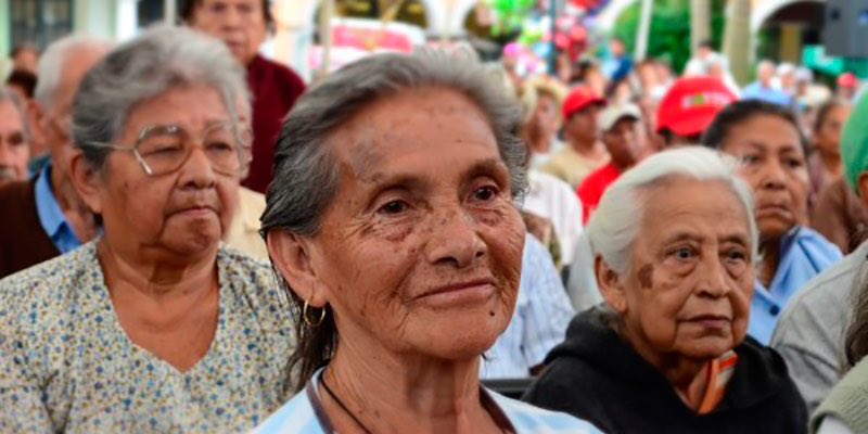 LuisMesina1's tweet photo. Toda la estrategia comunicacional de AFP se concentra solo en baja rentabilidad de este año del Fondo E. Único argumento
En noviembre 2017 se jubilaron 10.231 con una pensión menor a $44.106. 
Al final, esto es lo que importa, lo demás cuento
#NOmasAFP https://t.co/mnIzkD3LRn