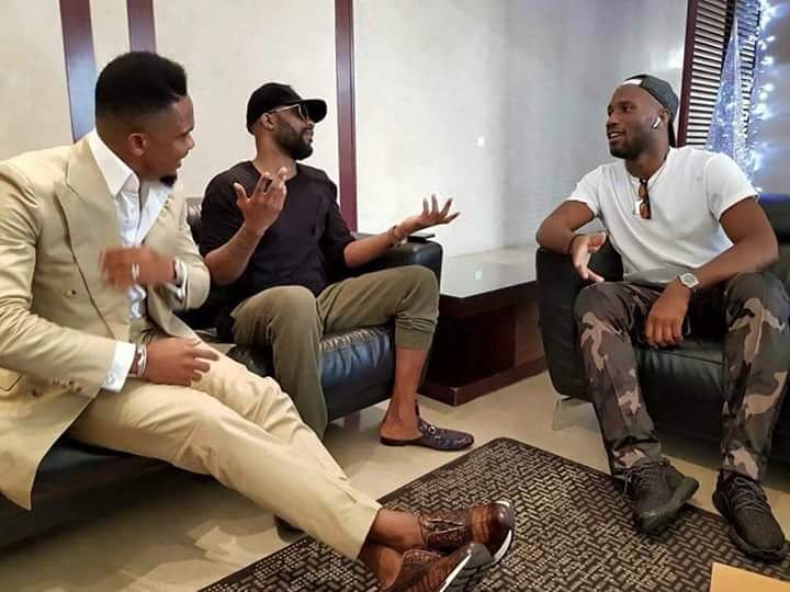 LifeMagazine_CI's tweet photo. Quand trois icônes africaines se croisent...
#etoo #fally #drogba https://t.co/Wq5hE3u3dy
