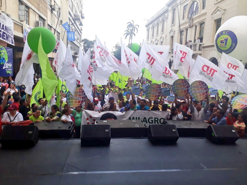 cut_guayas's tweet photo. @EcuadorCut respaldando la #ConsultaPopular2018, Hoy masiva concentración por el lanzamiento de campaña por el #SÍ #LaconsultaVa @Lenin @marialevicuna @GomezlRichard @ChicaViteri https://t.co/o7prmEWRLE