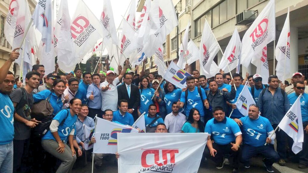 cut_guayas's tweet photo. @EcuadorCut respaldando la #ConsultaPopular2018, Hoy masiva concentración por el lanzamiento de campaña por el #SÍ #LaconsultaVa @Lenin @marialevicuna @GomezlRichard @ChicaViteri https://t.co/o7prmEWRLE