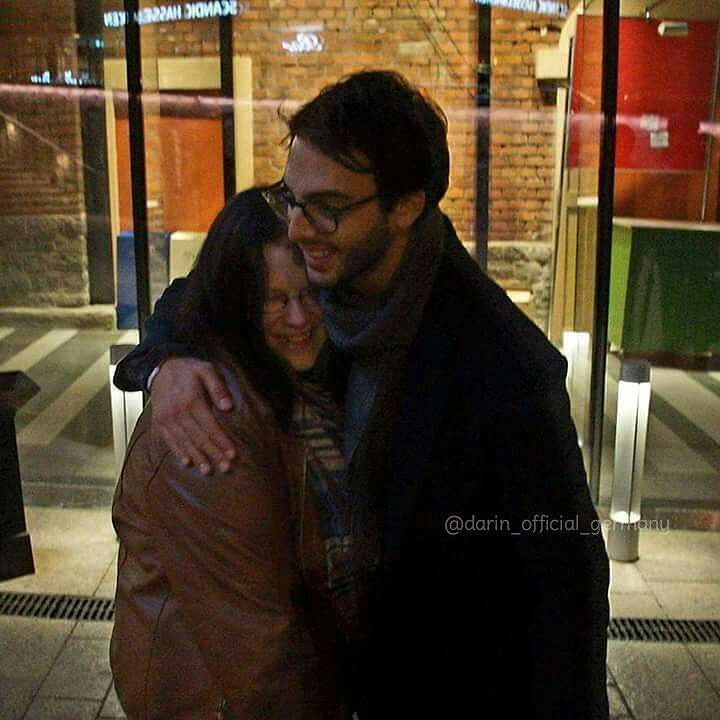 DarinGlobal's tweet photo. The little things in life are the special moments! 💞 In 2 months we will meet again ... The picture is 2 years old and we will see each other again after 2 years. Can not Hardly Wait. ❤ @DarinOfficial #darinfamily #darin #darinzanyar #daringermany #b… https://t.co/M5b4f6OXuj https://t.co/hrbwoyG2GF