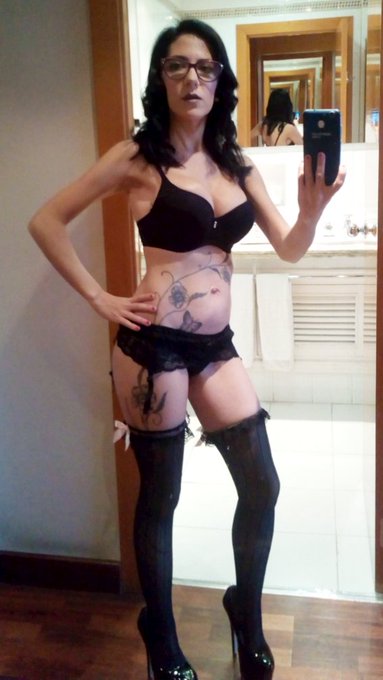 #BuenasNoches simplemente yo besos desde #huelva https://t.co/UKAtFzSpMm<a href="/tag/buenasnoches"class="tags">#BuenasNoches</a><a href="/tag/huelva"class="tags">#huelva</a>