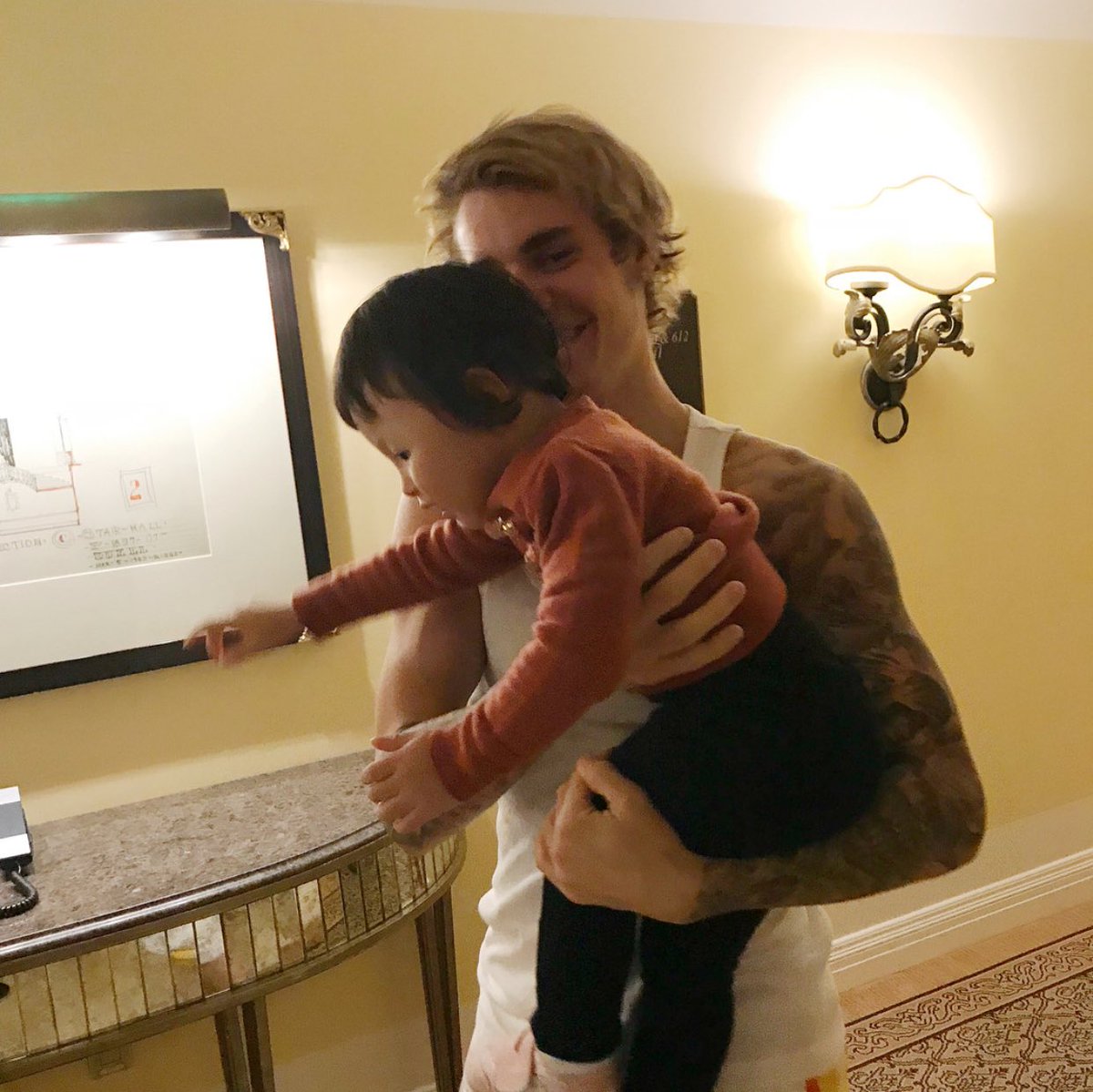 biebahstuff's tweet image. STOP GIVING HIM BABIES. IT‘S THE THIRD DAY OF 2018 AND IM ALREADY DYING