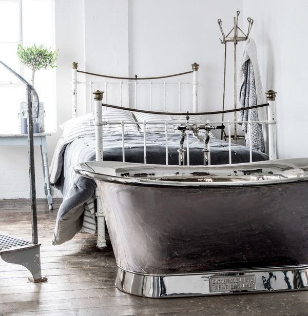 #Freestanding #baths can be placed almost anywhere you wish!
buff.ly/2CjW05D
#CatchpoleandRye #Copperbath #Nickelbath #Bath #Luxurybaths #Luxurybathrooms #Bathrooms #Nickel #Bateaubath #Copperbaths #Design #Interiors #Interiordesign #Luxuryinteriors #Interiors #Bathing