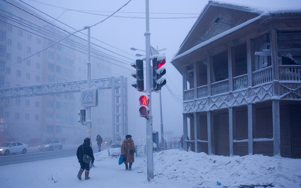 And I thought it was cold HERE. Here are 21 pictures from the coldest town on Earth that make me feel a little warmer buff.ly/2DUq5ZM