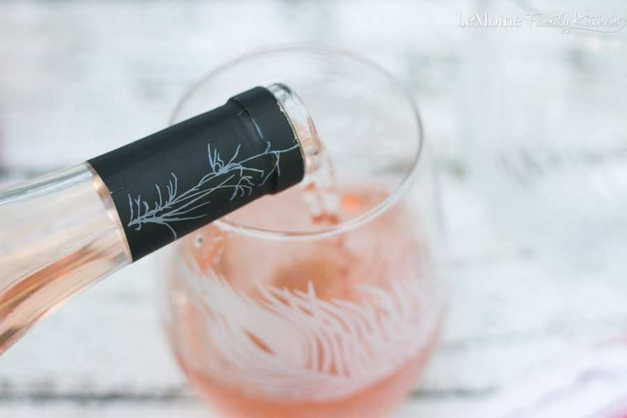 winesofprovence's tweet photo. We all know your #NewYearsResolution includes drinking more #ProvenceRosé.  Start it off right! | 📸 @anglemoine https://t.co/7Vkuy3W5IX
