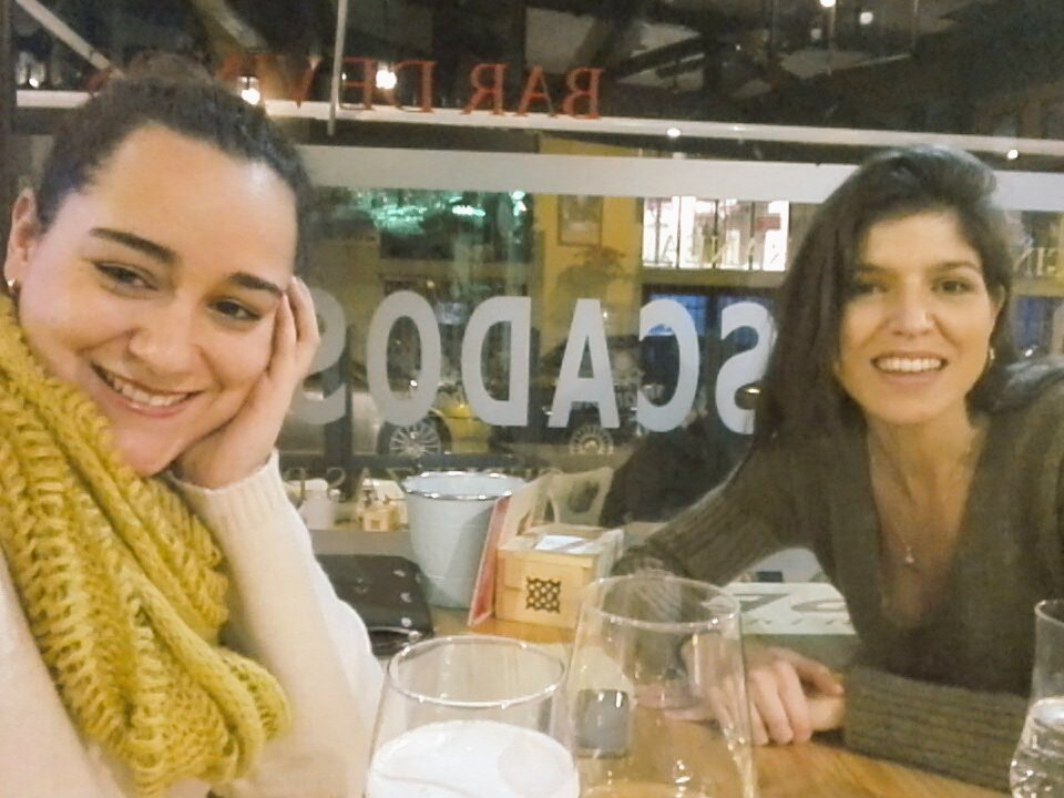 meeriiss7's tweet photo. #mosmers3 y #mosmers4 #vino y #cerveza #lanoche y #eldia #lospolosopuestosseatraen https://t.co/7WM1c4ycEC
