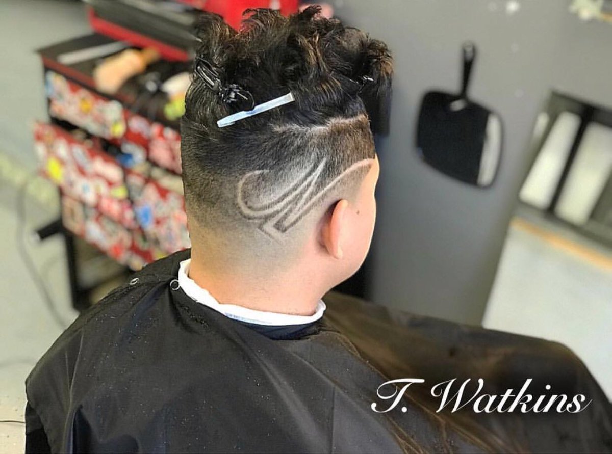 HairByTWatkins's tweet photo. LO₩ SK!N FAD€ W/ D€SIGN
•
•
•
#pnw #pnwbarber #washington #tacoma #barbershop #puyallup #fresh #picoftheday #faded #lowskinfade #lowfade #fade #design #lowbaldfade #skinfade #longontop #crispy #barbershop #skintight #barbershopconnect #barbers #cleancut #faded #blendedfade https://t.co/ja6YsIxwBG