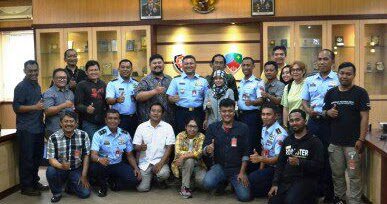 Redaksi_SJONews's tweet photo. Danlanud Husein Sastranegara Kolonel Pnb M Iman Handoyo S.Ikom Makan Siang Bareng JBN dan Insan Pers Kota Bandung https://t.co/bvmM5jum7f https://t.co/veQu9MA4AV