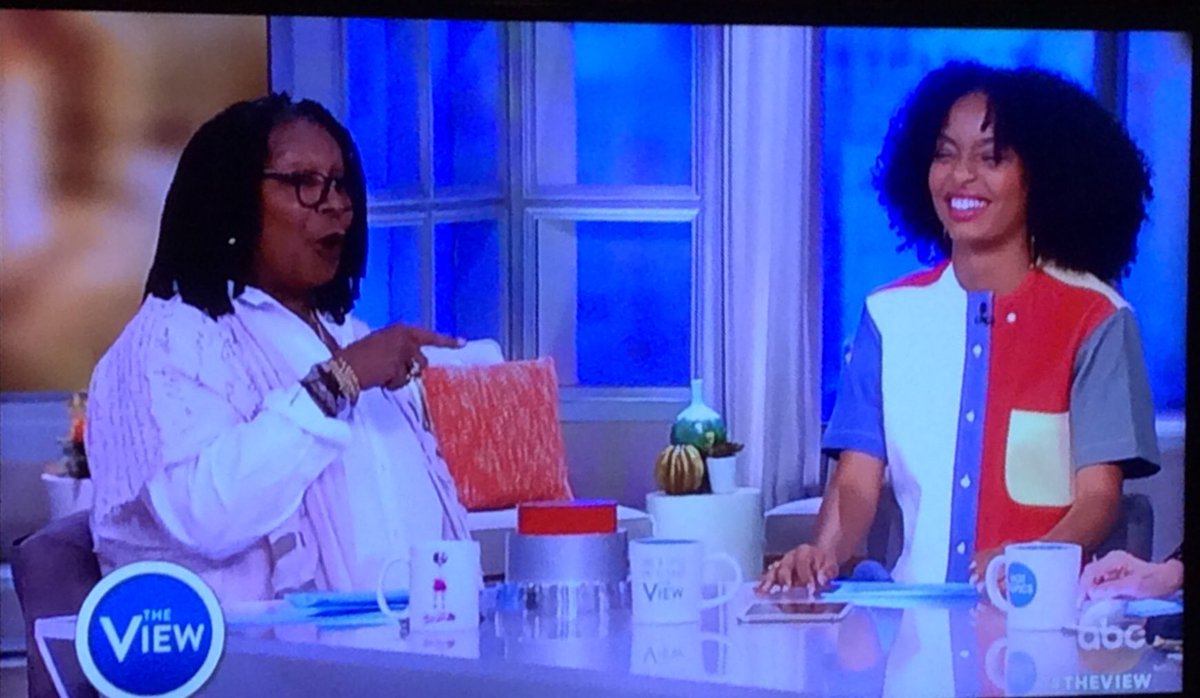 Mo_Americanoid's tweet image. Yes, mr. president, Whoopi has the biggest button #ButtonEnvy