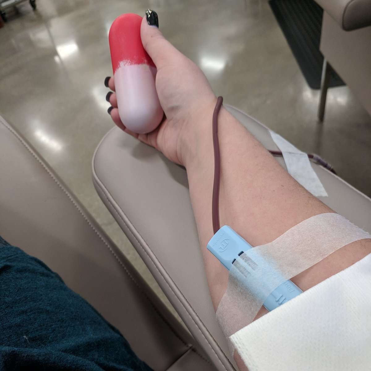 VFranksGraphics's tweet photo. Great way to start the new year!  Saving a life!!  Happy 2018!!! #donatingblood #bloodsource #bloodsourceelkgrove #franksfamadventures #2018 https://t.co/JSPfonZw4W