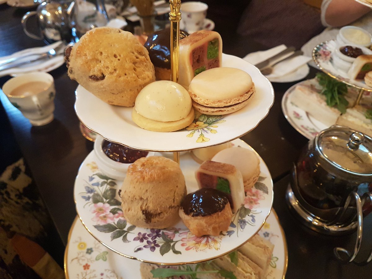 CathCouzens's tweet photo. Great to showcase @CourthouseChesh in #Knutsford to @WeBlogNorth @georgieglass_ @ProperFoodie @jacintadawn @HollyNicol @SpamellaB @TheLIFBIssue @Kat_Horrocks today. Fab afternoon tea and lovely to meet you all! #AfternoonTea #marketinglife #PerceptionLoves https://t.co/57DatVLl2f